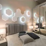 Onyx Luxury Apartment - Free Airport Shuttle